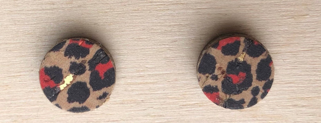 Leopard Stud With Red